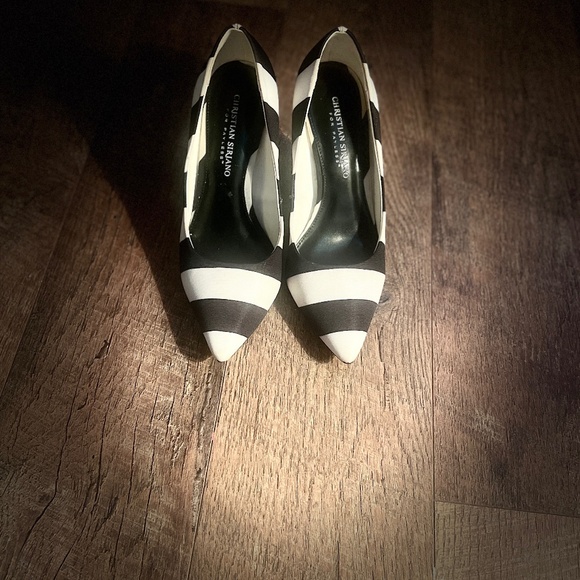 Heels - Picture 1 of 2